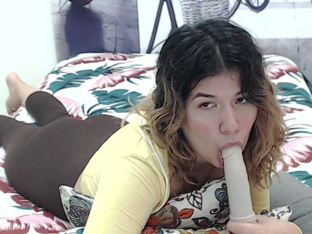 Fényképek NicoleMoore Hello Guys! My Lovense Is connected! Make My Pussy Very Crazy!!!