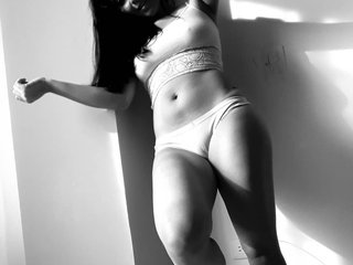 Erotikus videocsevegés NicoleRomero