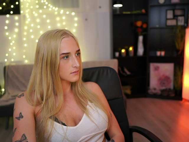 Fényképek NicoletteShea01 Still new here, come and taste my juicy titties :)