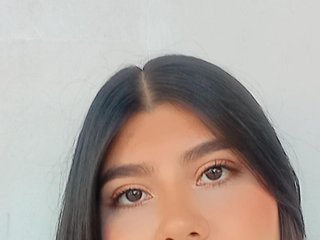 Erotikus videocsevegés NicolleDiaz