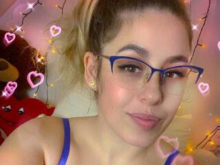 Erotikus videocsevegés NicollSweetXo