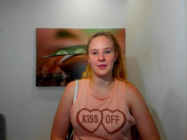 Fényképek nikkipeach18 THE LAST DAY HERE!!! Welcome in my #horny room! Come and #cum with me and enjoy this #hot day together :* #blonde