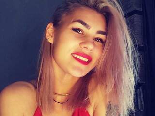 Erotikus videocsevegés NikkiSaphire