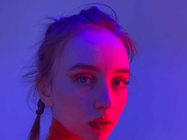 A profil fényképe Nikol-Amour