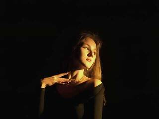 Erotikus videocsevegés Niktoria-Shy