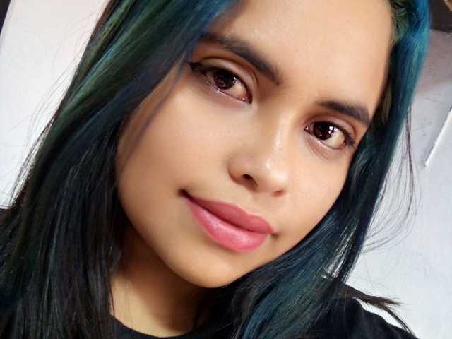 A profil fényképe nila-brown