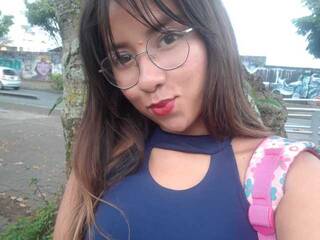 Erotikus videocsevegés Nini-23