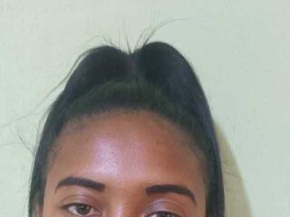 Erotikus videocsevegés Nisaina