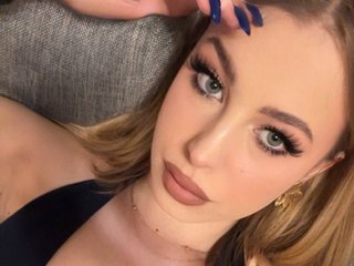 Erotikus videocsevegés NoahAngel