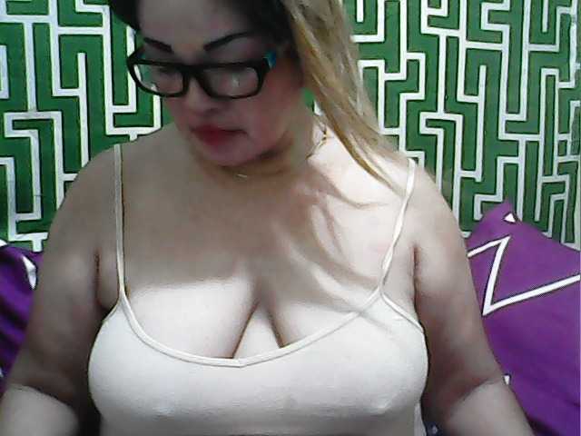 Fényképek Applepie69 hello welcome to my room please help me token boobs 20 plus pussy 30 ass 40 nakec 50 show play pussy 100