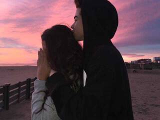 Erotikus videocsevegés nut-and-bolt