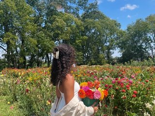 Erotikus videocsevegés Nylaa