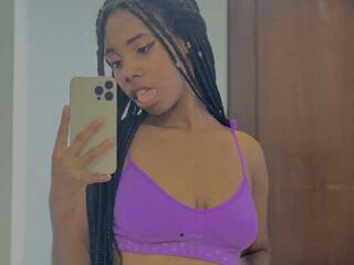 Erotikus videocsevegés Nyomi-Jay