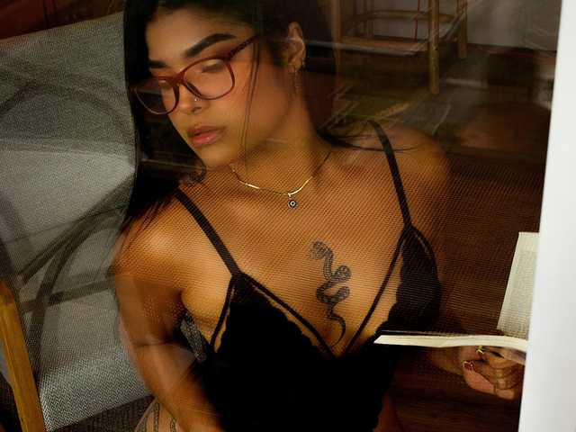 A profil fényképe Pamela-Moreno
