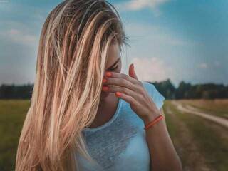 Erotikus videocsevegés PARIS-HONEY