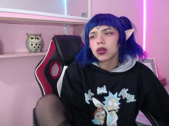 Fényképek PhychomagcArt Welcom me room!! come and play with this goth girl, but very slutty, do you want to come and taste her squirt and cum?