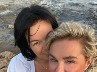 Erotikus videocsevegés PleasureWeCouple
