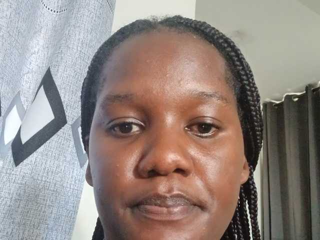 A profil fényképe Precious-40