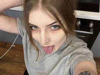 Erotikus videocsevegés princessaaliccc