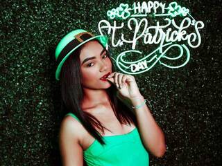 Erotikus videocsevegés PryanKabell