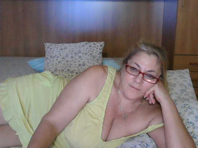 Fényképek Mary_sweet MATURE WOMAN(60 years-)#MILF#BIG TITS NATURAL#HAIRY PUSSY#SMOKER#Guys press on the heart from the right angle if you like me#C2C IN PRV,GROUP OR IN CHAT FOR 199TKS(5MIN)#PM20TKS