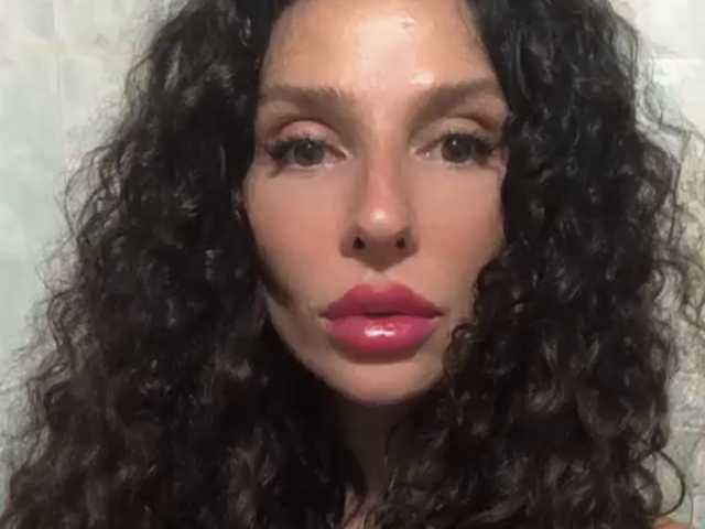 A profil fényképe Queenilatan