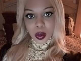 Erotikus videocsevegés QueenMorgan