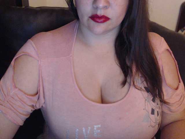 Fényképek MiladyEmma hello guys I'm new and I want to have fun He shoots 20 chips and you will have a surprise #bbw #mature #bigtits #cum #squirt