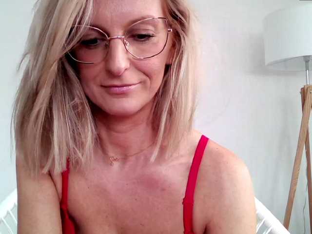 Fényképek RachellaFox Sexy blondie - glasses - dildo shows - great natural body,) For 500 i show you my naked body @remain