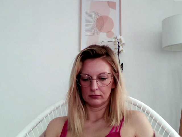 Fényképek RachellaFox Sexy blondie - glasses - dildo shows - great natural body,) For 500 i show you my naked body @remain