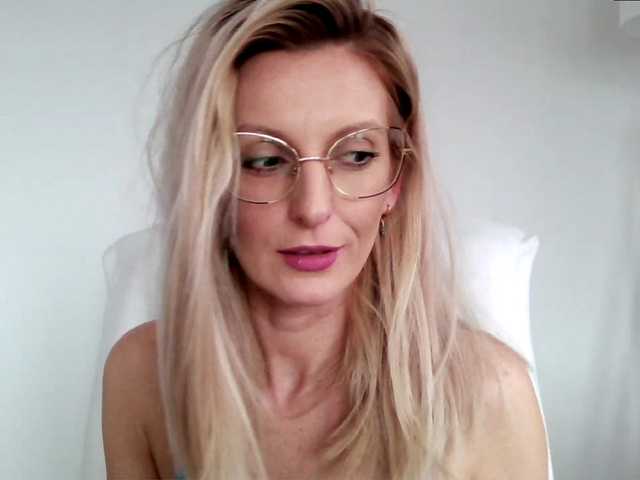 Fényképek RachellaFox Sexy blondie - glasses - dildo shows - great natural body,) For 500 i show you my naked body [none]