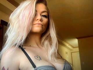 Erotikus videocsevegés realchichi