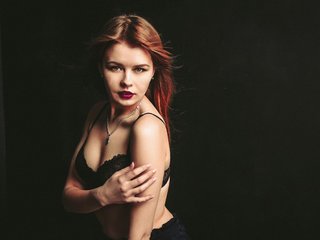 Erotikus videocsevegés RedDoll