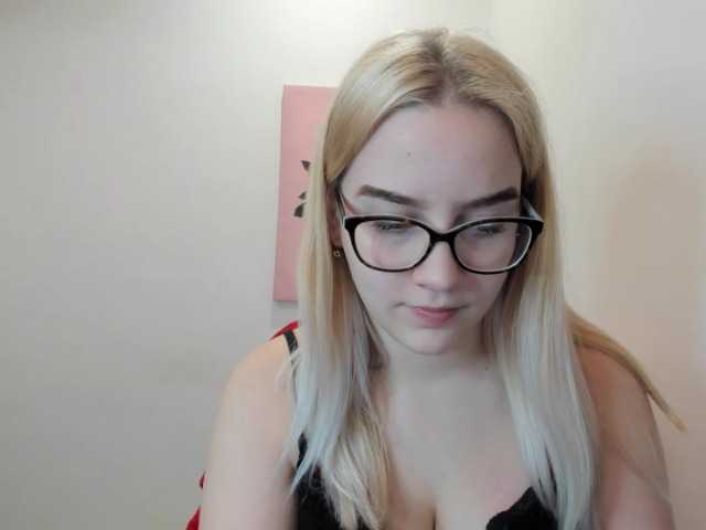 Fényképek rikkisix69 Hi guys :) My name is Rikki, my biggest strengths are my #bigtits, and #ass. Im still #teen, and #new here, and very #shy too. ;)