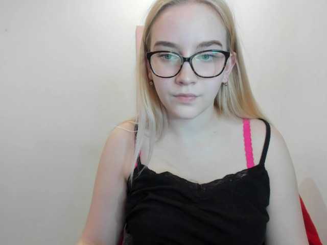 Fényképek rikkisix69 Hi guys :) My name is Rikki, my biggest strengths are my #bigtits, and #ass. Im still #teen, and #new here, and very #shy too. ;)