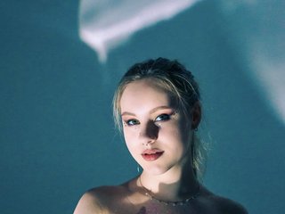 Erotikus videocsevegés Rinaaaa-cherry