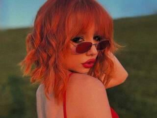 Erotikus videocsevegés RizhayaBestia