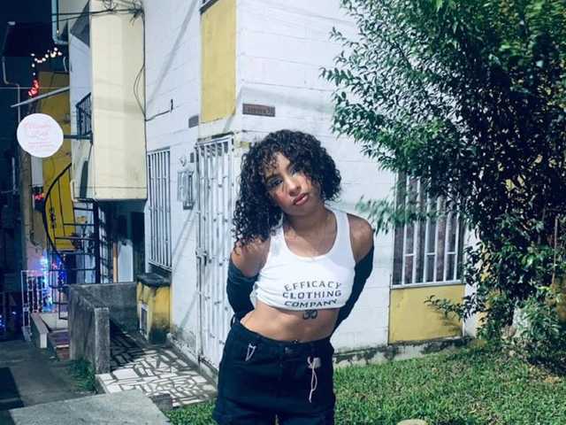 A profil fényképe roxane-summer