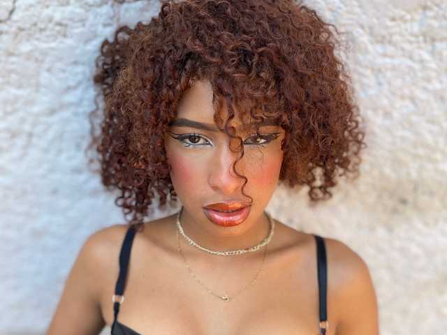 A profil fényképe roxane-summer