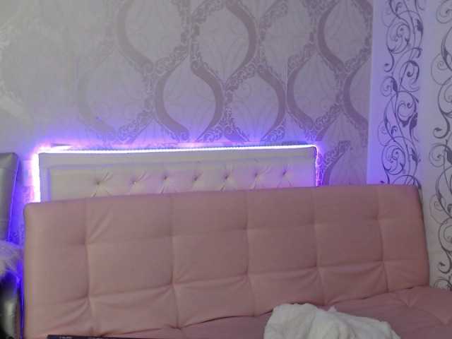 Fényképek sabrina-stone welcome to my room guys !!! When I meet the goal my pussy will be so creamy and squirt 2000 2000