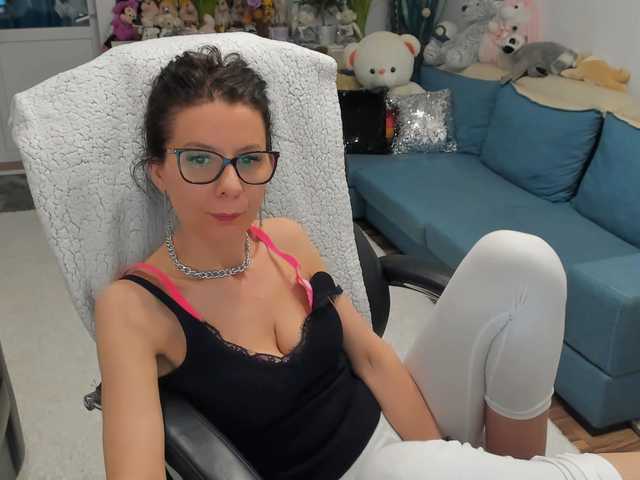 Fényképek SalomeJade Welcome my guys#pvt#lovense#ohmibod#it makes me smile and wet).any tips is ***you!