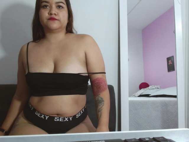 Fényképek SaraFranco I am new here! Welcome guys♥ #curvy #new #brunette