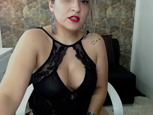 Fényképek Sarahmichaels Hello guys, welcome || any flash 30 tkns Show squirt at goal [none] - countdown [none] already raised [none] remaining to start the show