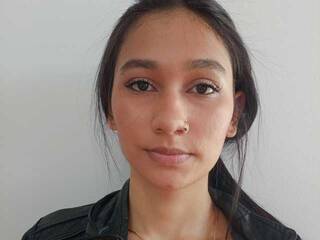 Erotikus videocsevegés saralione