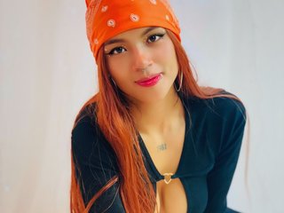 Erotikus videocsevegés SaraLoveee