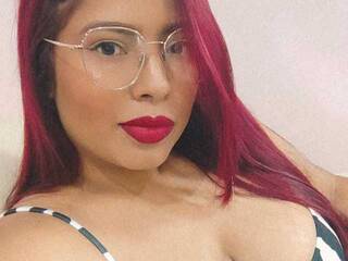 Erotikus videocsevegés SaraRuizz