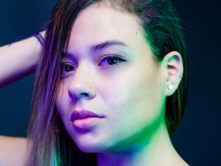A profil fényképe sasha-james-