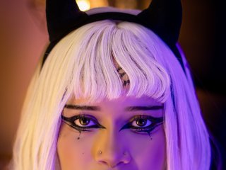 Erotikus videocsevegés sasha-yaklove999