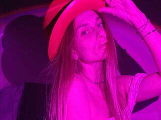 Erotikus videocsevegés SatAna89