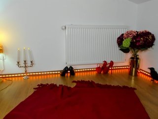 Erotikus videocsevegés SatyneQueen